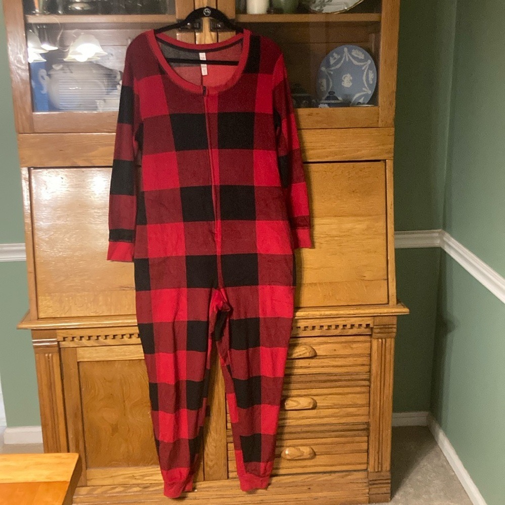 Xhilaration Red‎ Black Buffalo Plaid Fleece One Piece Pajamas Union Suit M/L